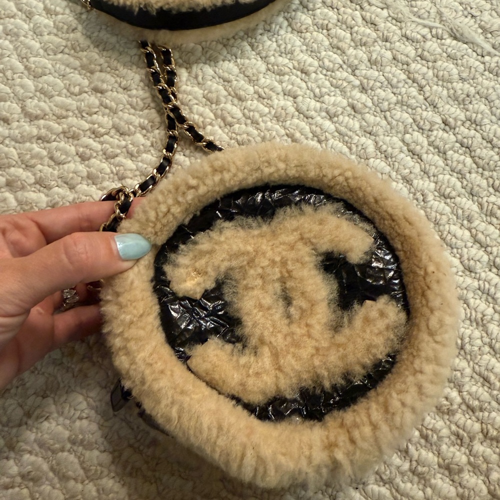 CHANEL Beige and Black Shearling Crossbody Bag - Picture 3 of 11